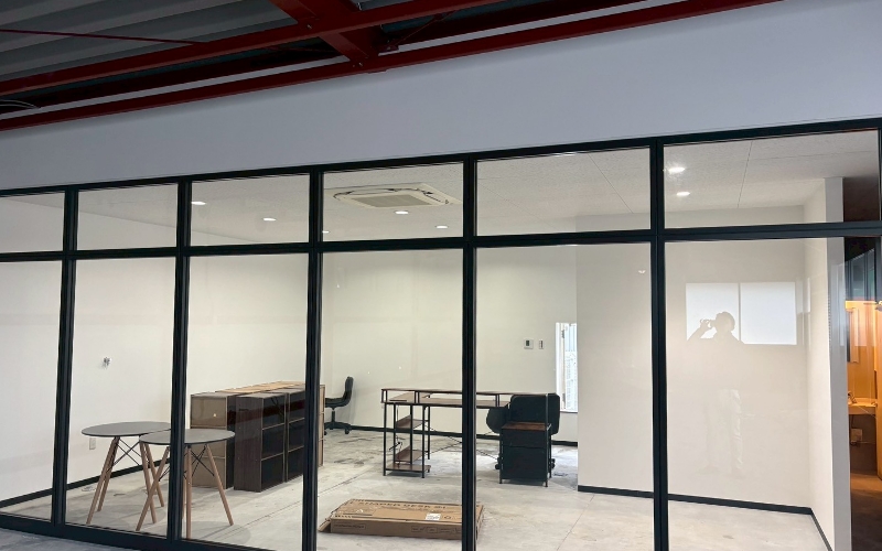 照明・エアコン工事 施工写真1